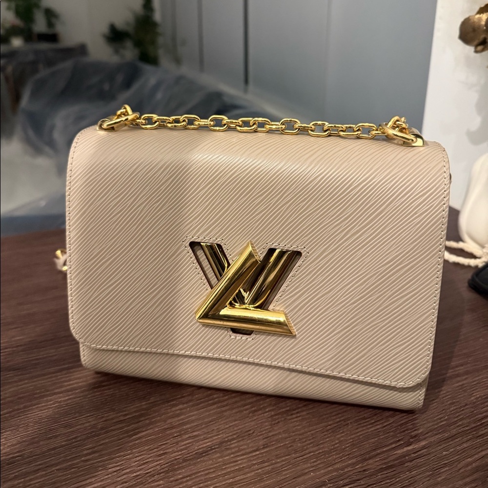 Louis Vuitton purse Twist MM in Taupe